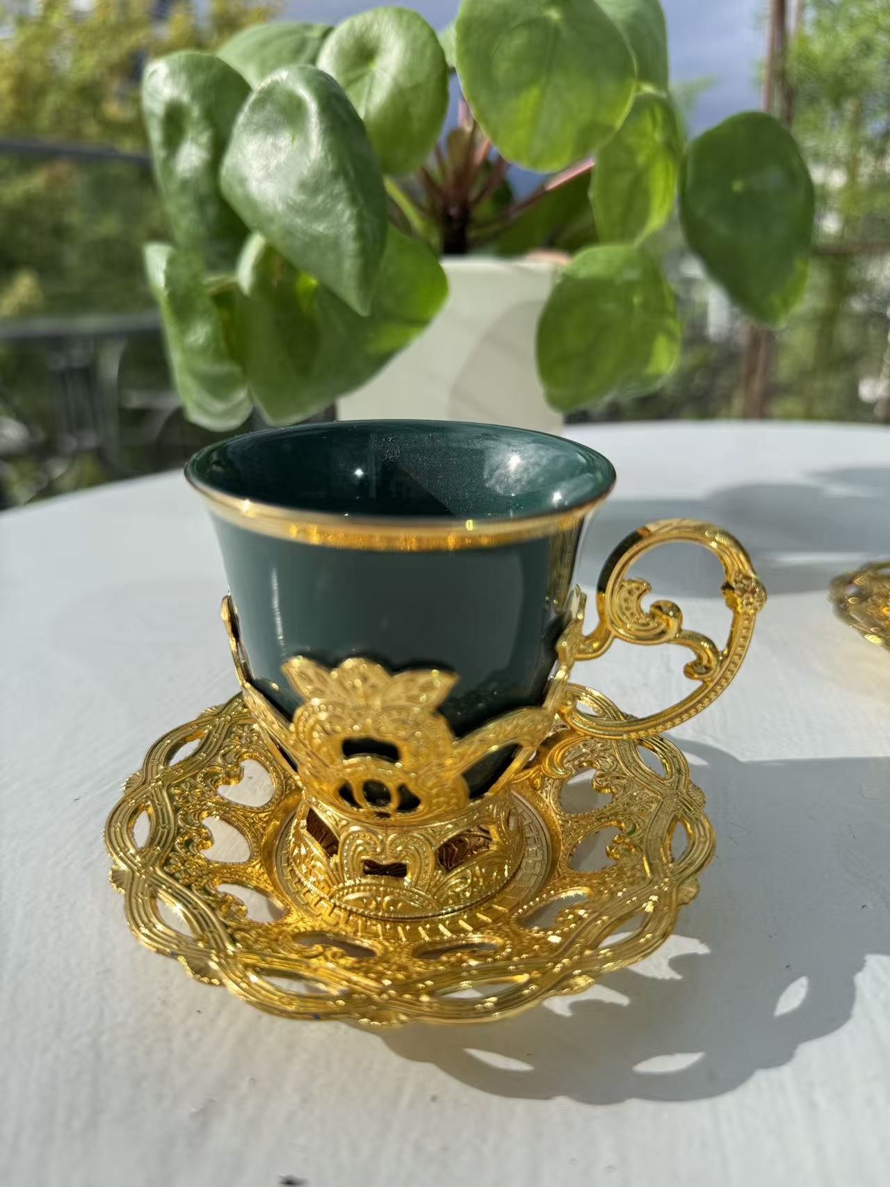 Luxury Arabic Style Tea Cup & Saucer Set – Ceramic Cup with Golden Metal Base